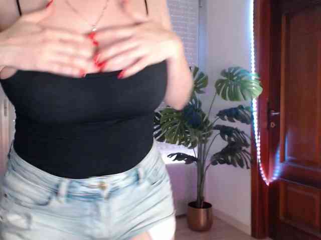 Alina-Lovely webcam