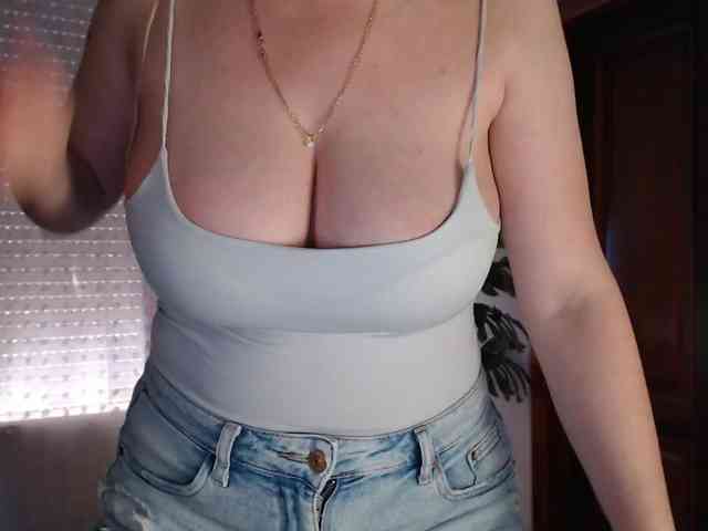 Alina-Lovely webcam