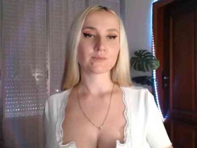 Alina-Lovely webcam