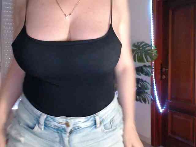 Alina-Lovely webcam