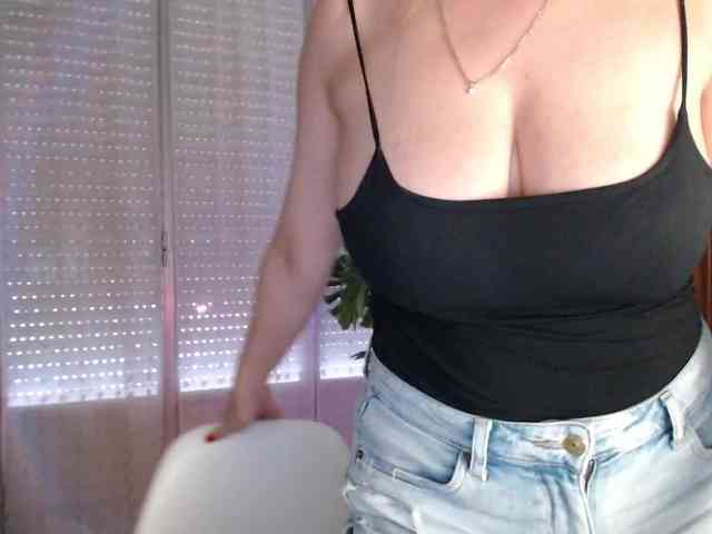 Alina-Lovely webcam