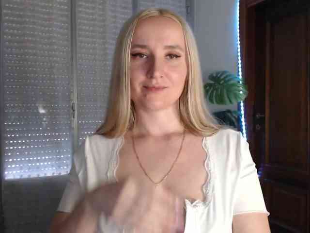 Alina-Lovely webcam