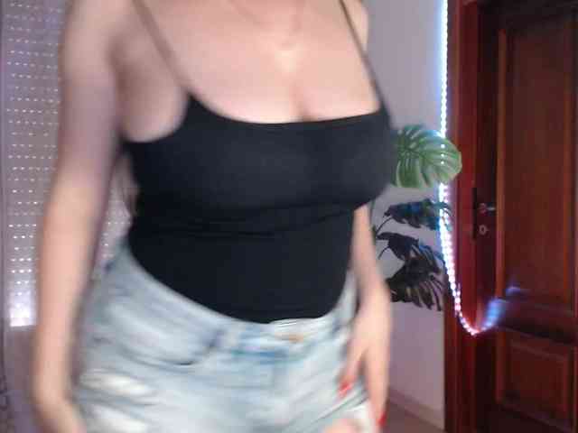 Alina-Lovely webcam