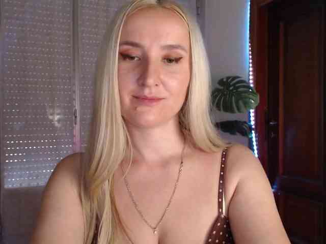 Alina-Lovely webcam