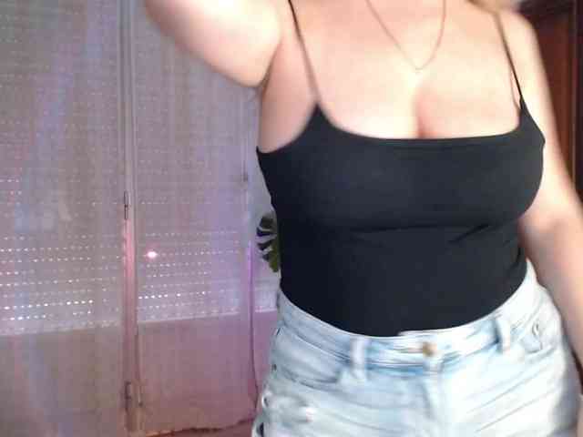 Alina-Lovely webcam