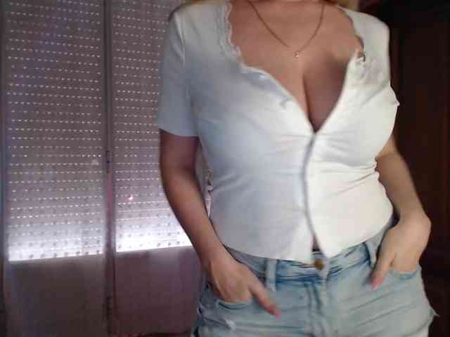Alina-Lovely webcam
