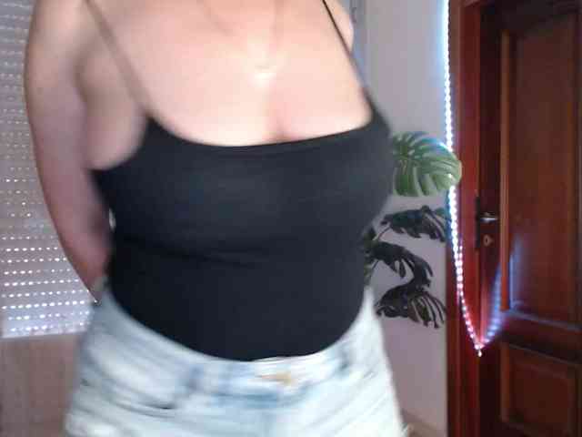 Alina-Lovely webcam