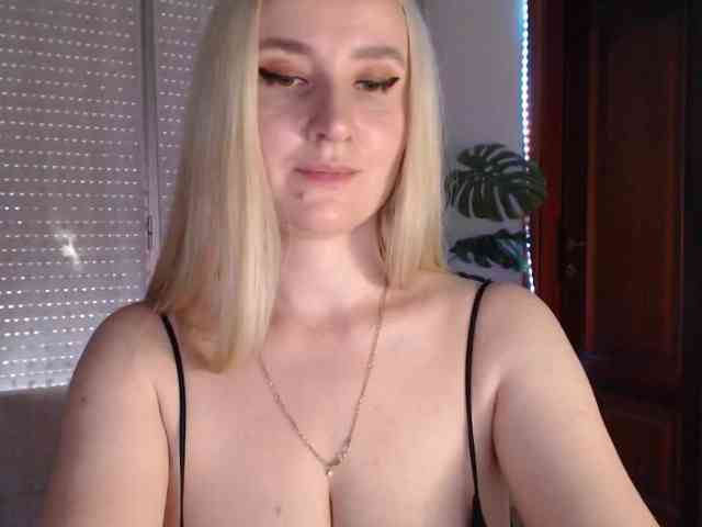Alina-Lovely webcam