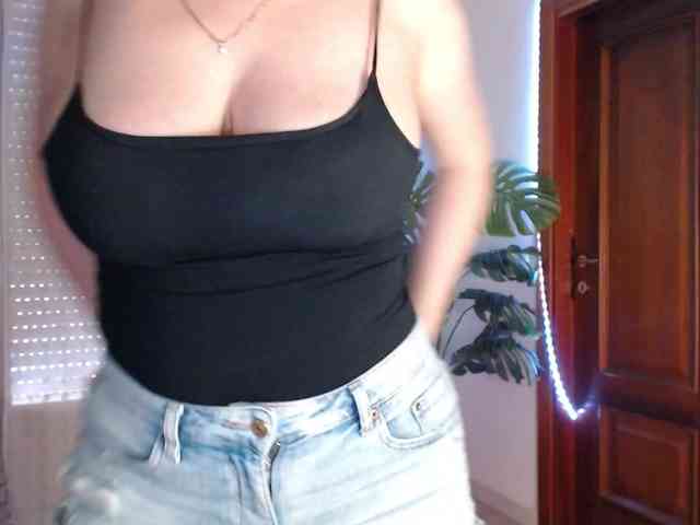 Alina-Lovely webcam