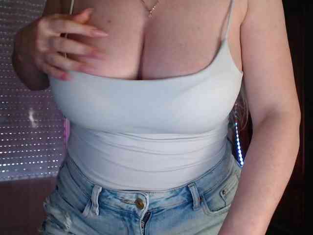 Alina-Lovely webcam