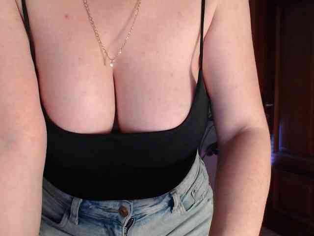 Alina-Lovely webcam