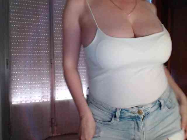 Alina-Lovely webcam