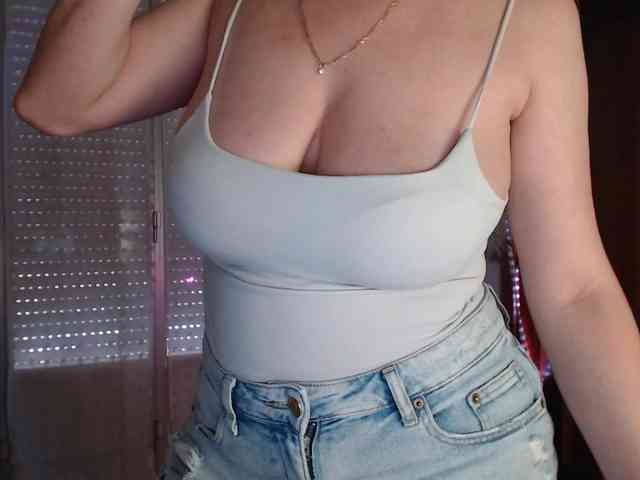 Alina-Lovely webcam