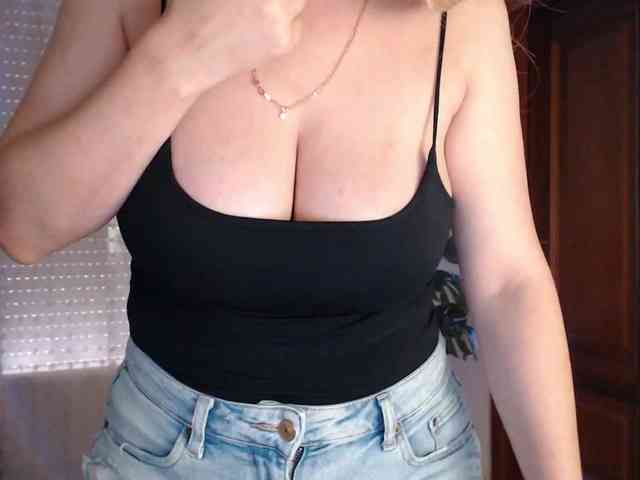 Alina-Lovely webcam
