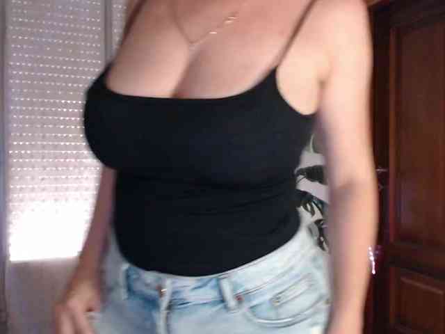Alina-Lovely webcam