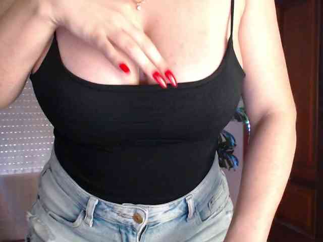 Alina-Lovely webcam