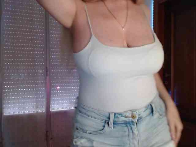 Alina-Lovely webcam