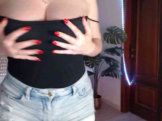 Alina-Lovely webcam