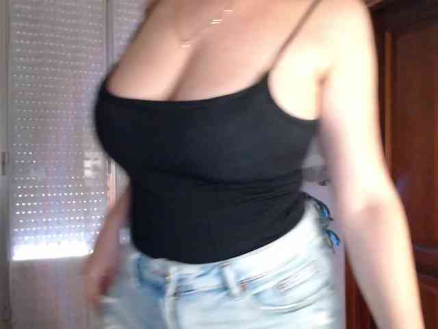 Alina-Lovely webcam