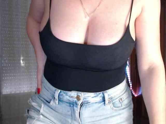 Alina-Lovely webcam