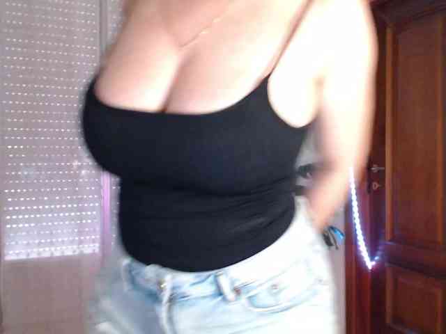 Alina-Lovely webcam