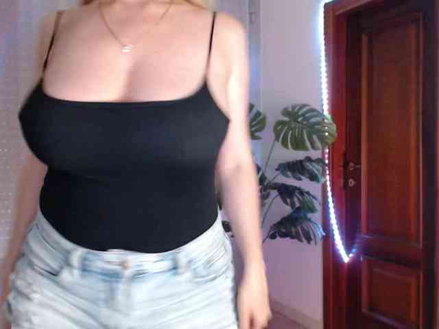 Alina-Lovely webcam