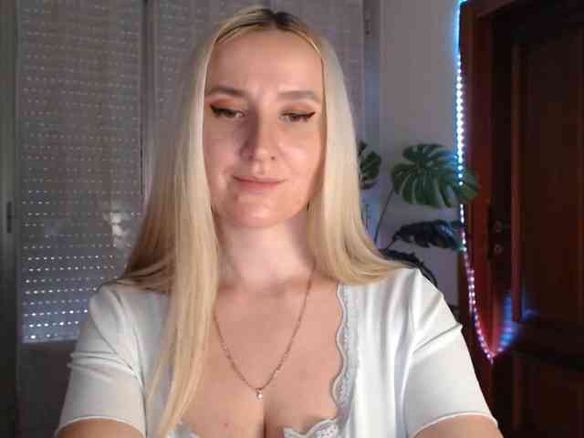 Alina-Lovely webcam