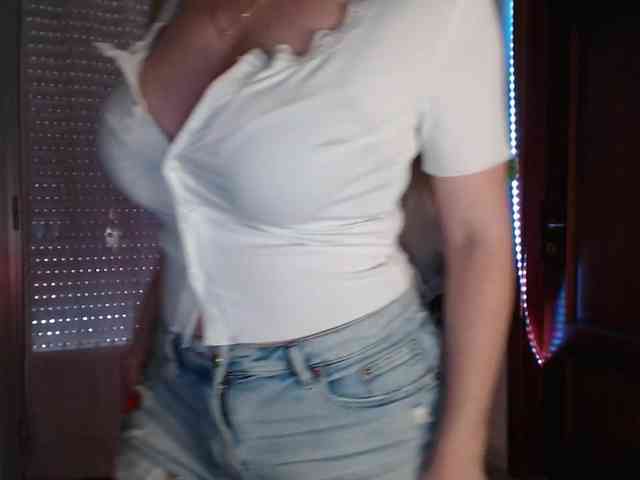 Alina-Lovely webcam