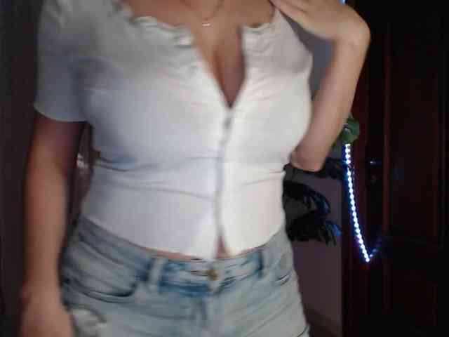 Alina-Lovely webcam