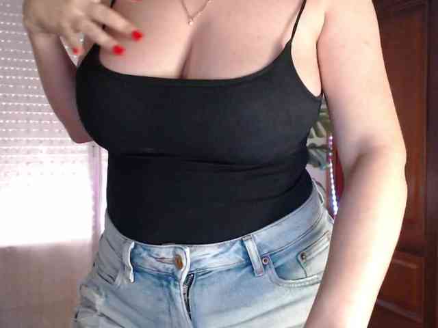 Alina-Lovely webcam