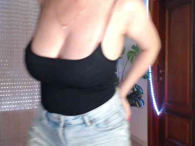 Alina-Lovely webcam