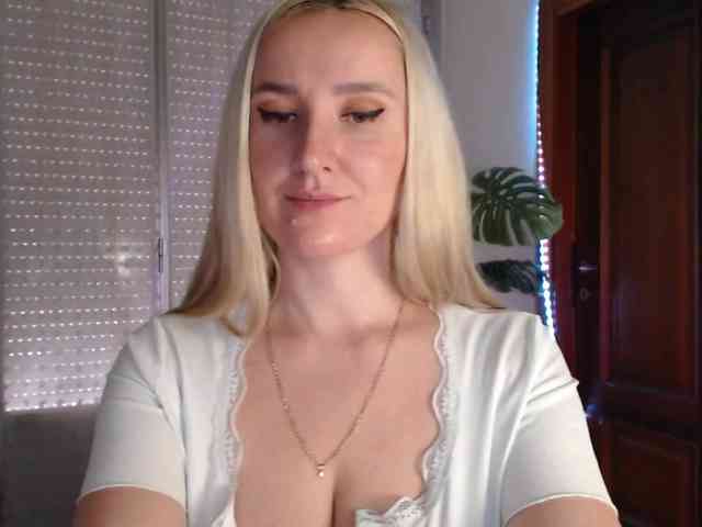Alina-Lovely webcam