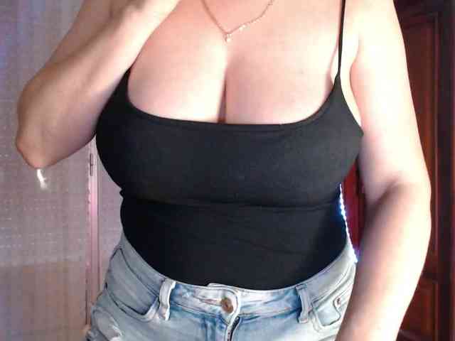 Alina-Lovely webcam