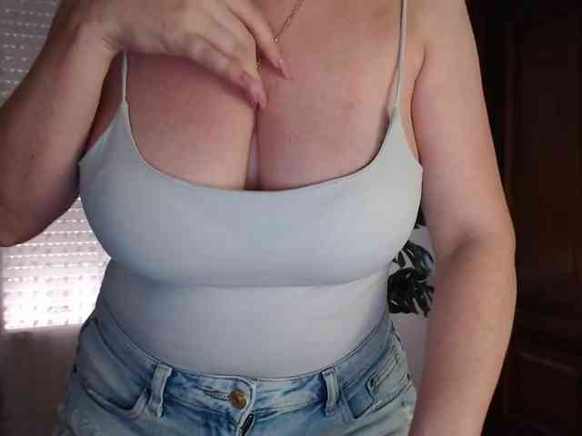 Alina-Lovely webcam