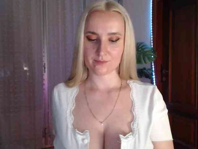 Alina-Lovely webcam