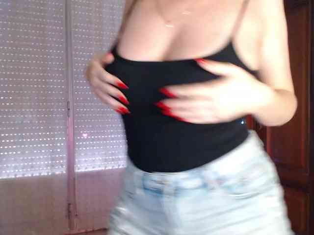 Alina-Lovely webcam