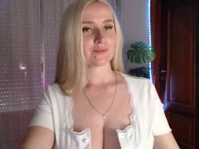 Alina-Lovely webcam