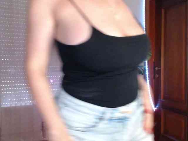 Alina-Lovely webcam