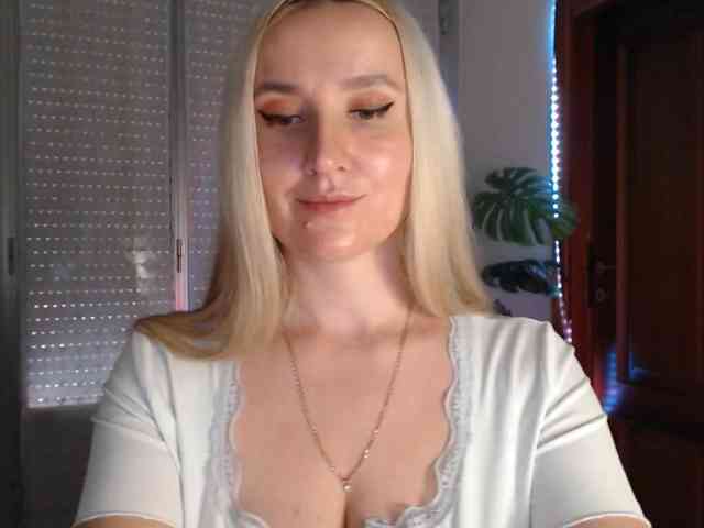 Alina-Lovely webcam