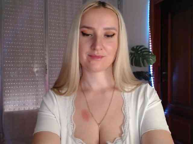 Alina-Lovely webcam