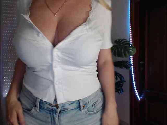 Alina-Lovely webcam