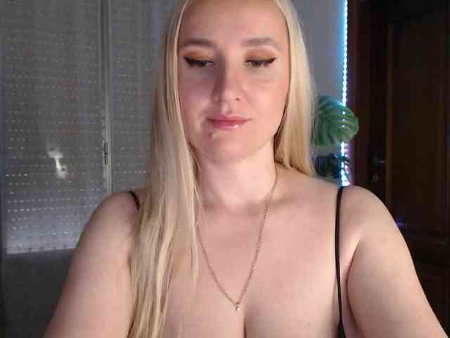 Alina-Lovely webcam