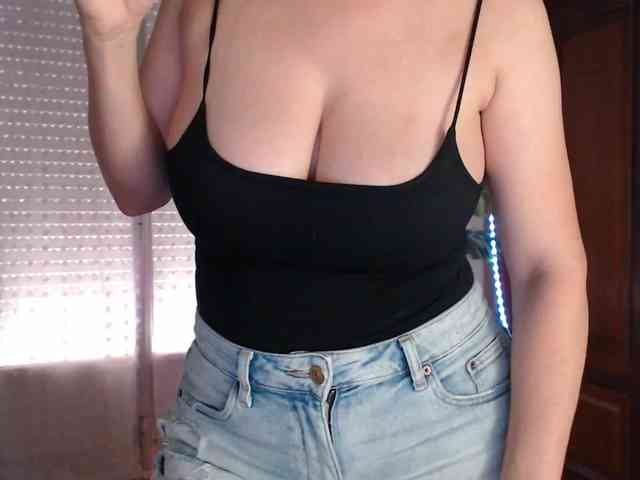 Alina-Lovely webcam