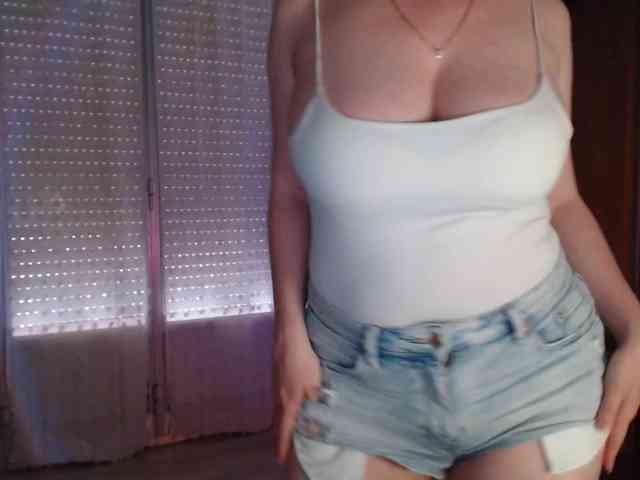 Alina-Lovely webcam