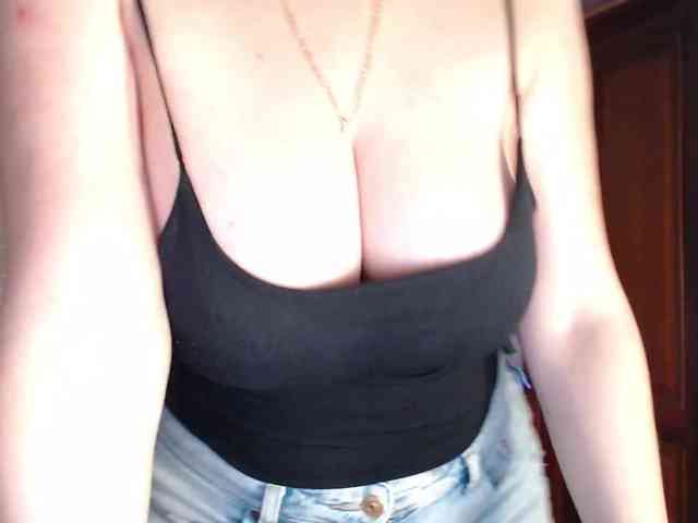 Alina-Lovely webcam