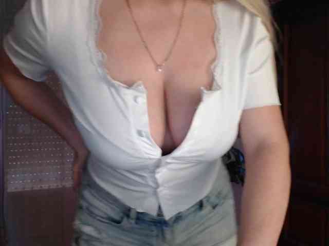 Alina-Lovely webcam