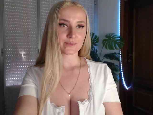Alina-Lovely webcam