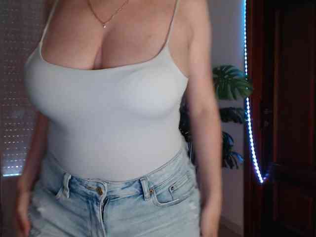 Alina-Lovely webcam