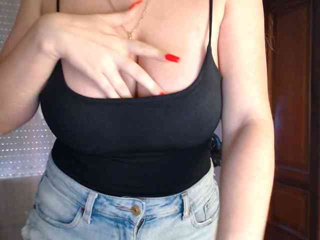 Alina-Lovely webcam