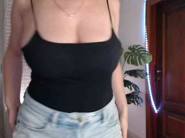 Alina-Lovely webcam